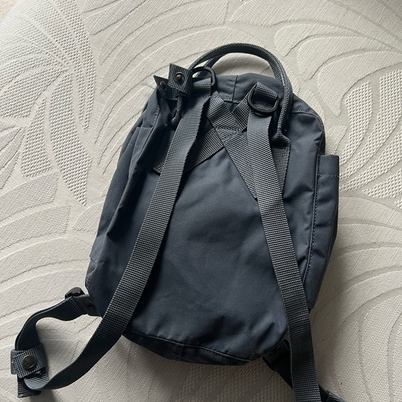 Kånken Graphite Mini Backpack - Picture 4 of 6